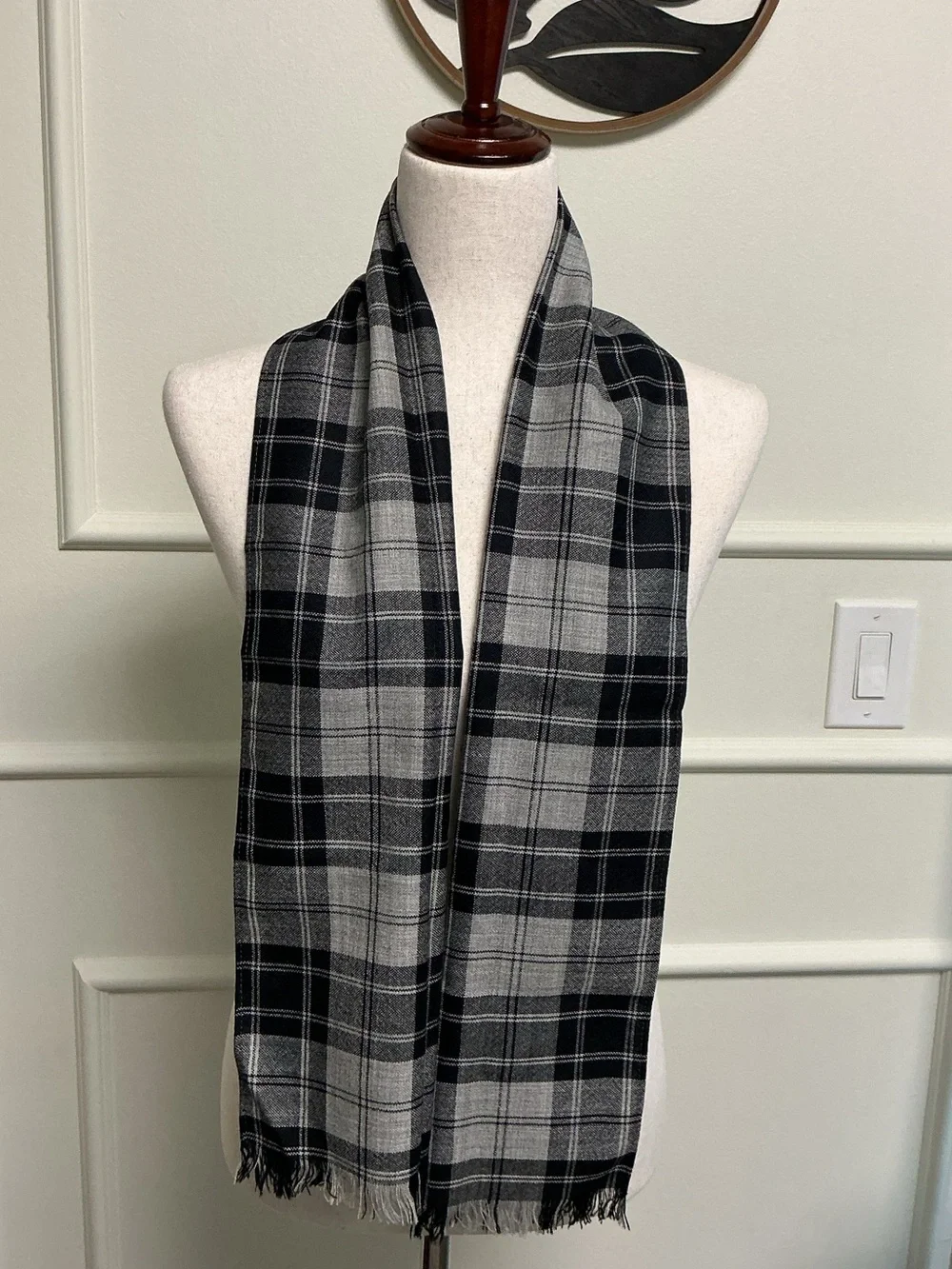 Ingles Buchan Pure Wool Men’s Scarf🧣Black Gray Plaid Classic Winter 54x10”